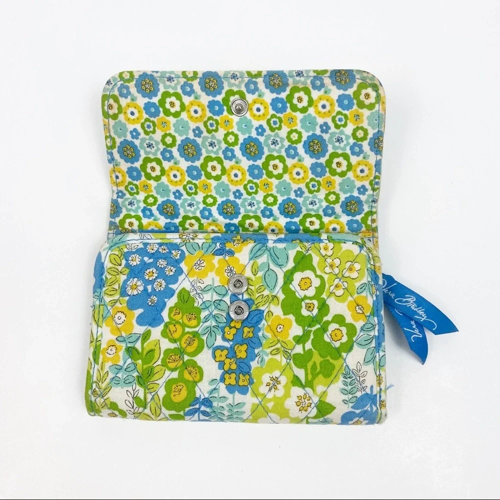 Vera Bradley Floral Trifold‎ Wallet - Picture 4 of 6